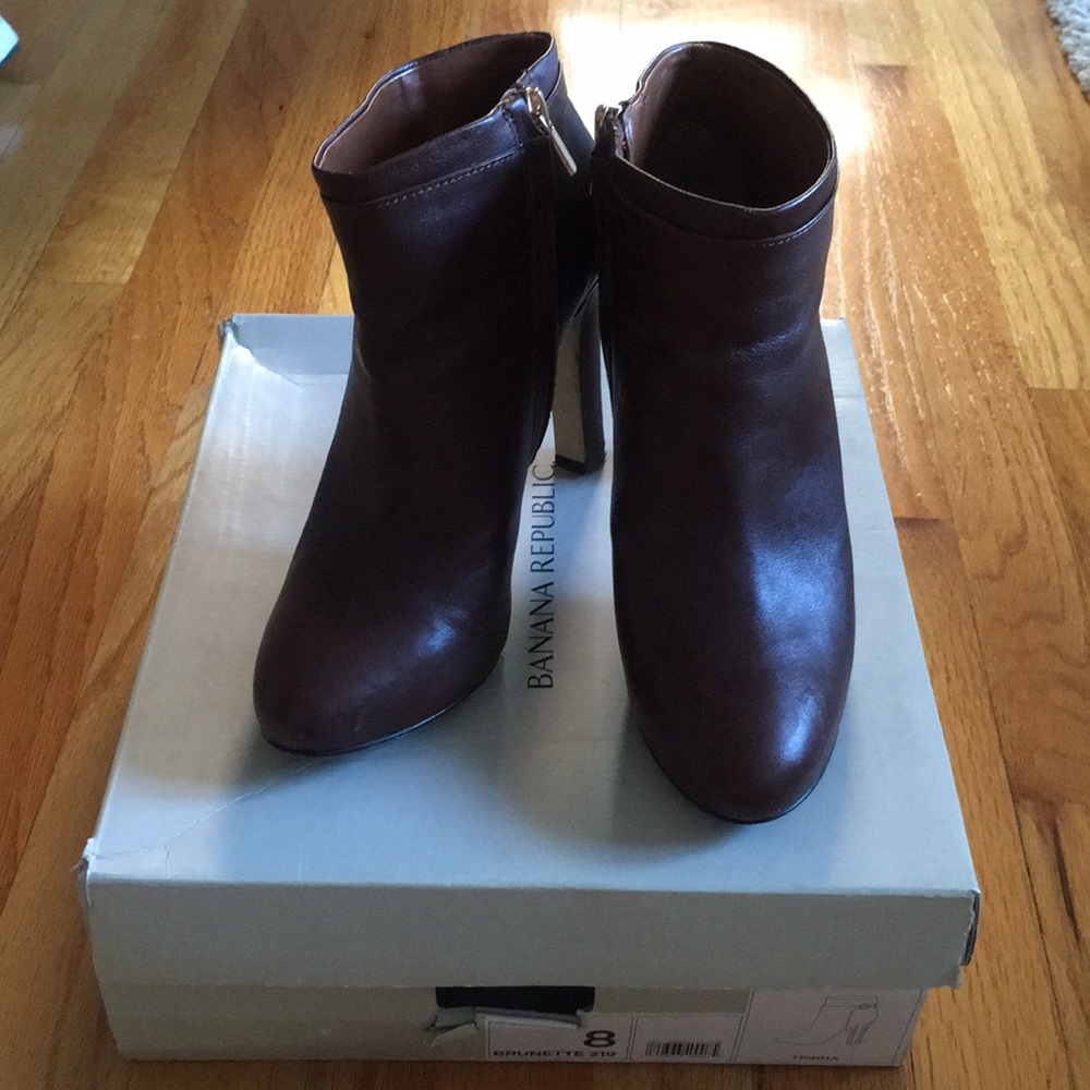 Banana Republic Leather Brown Belted High Booties